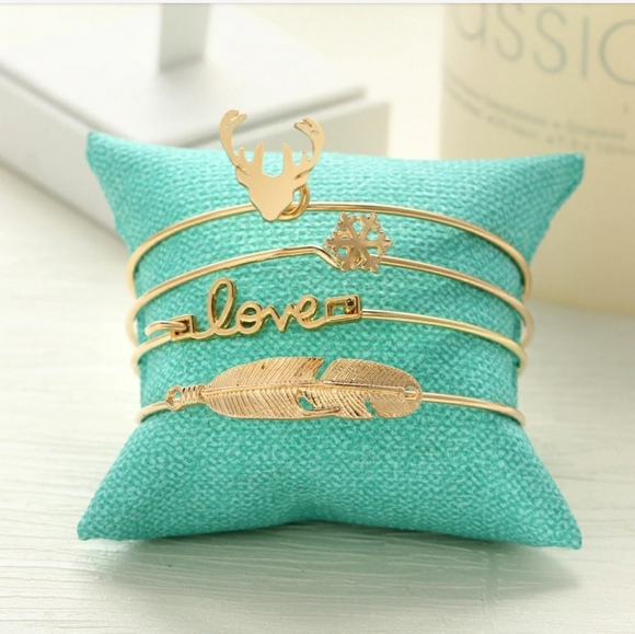 ‼️CLEARANCE PRICE FIRM‼️💥4 Piece Holiday Bangels Set💥 - Picture 3 of 4